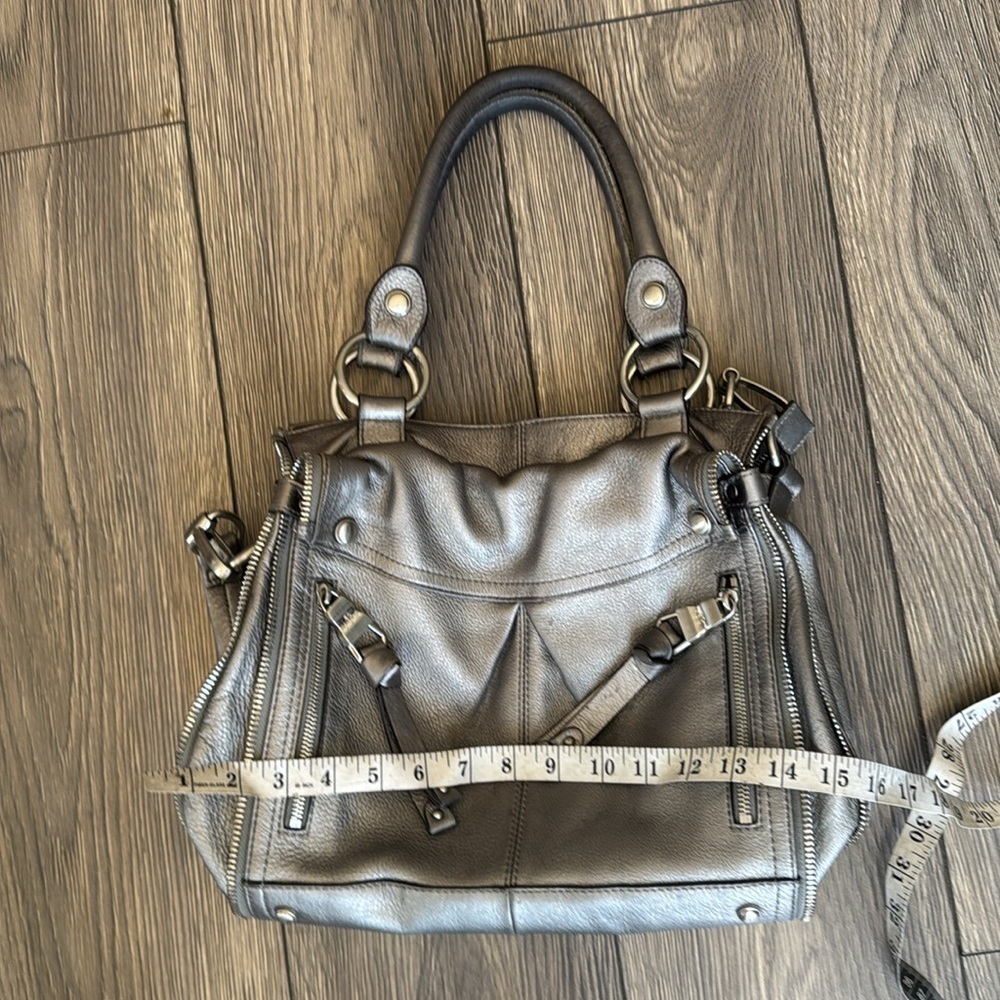 Vintage metallic silver B. Makowsky bag with optional shoulder strap w/ zippers - Picture 12 of 15